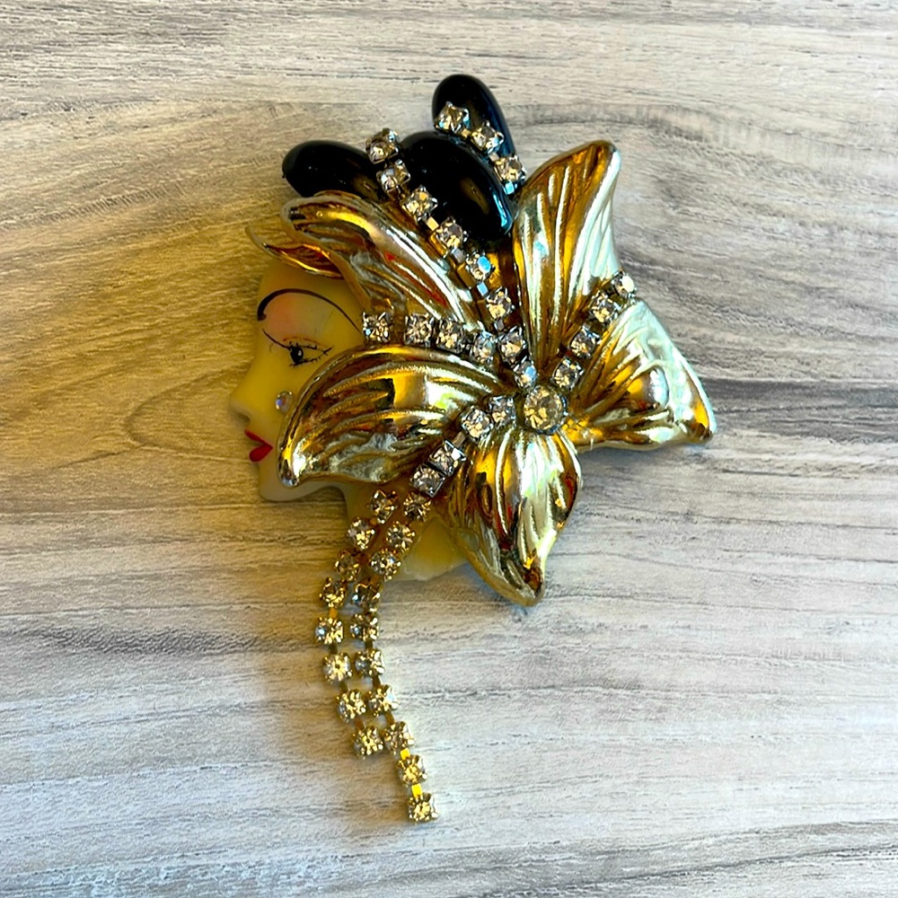 Women’s vintage brooch